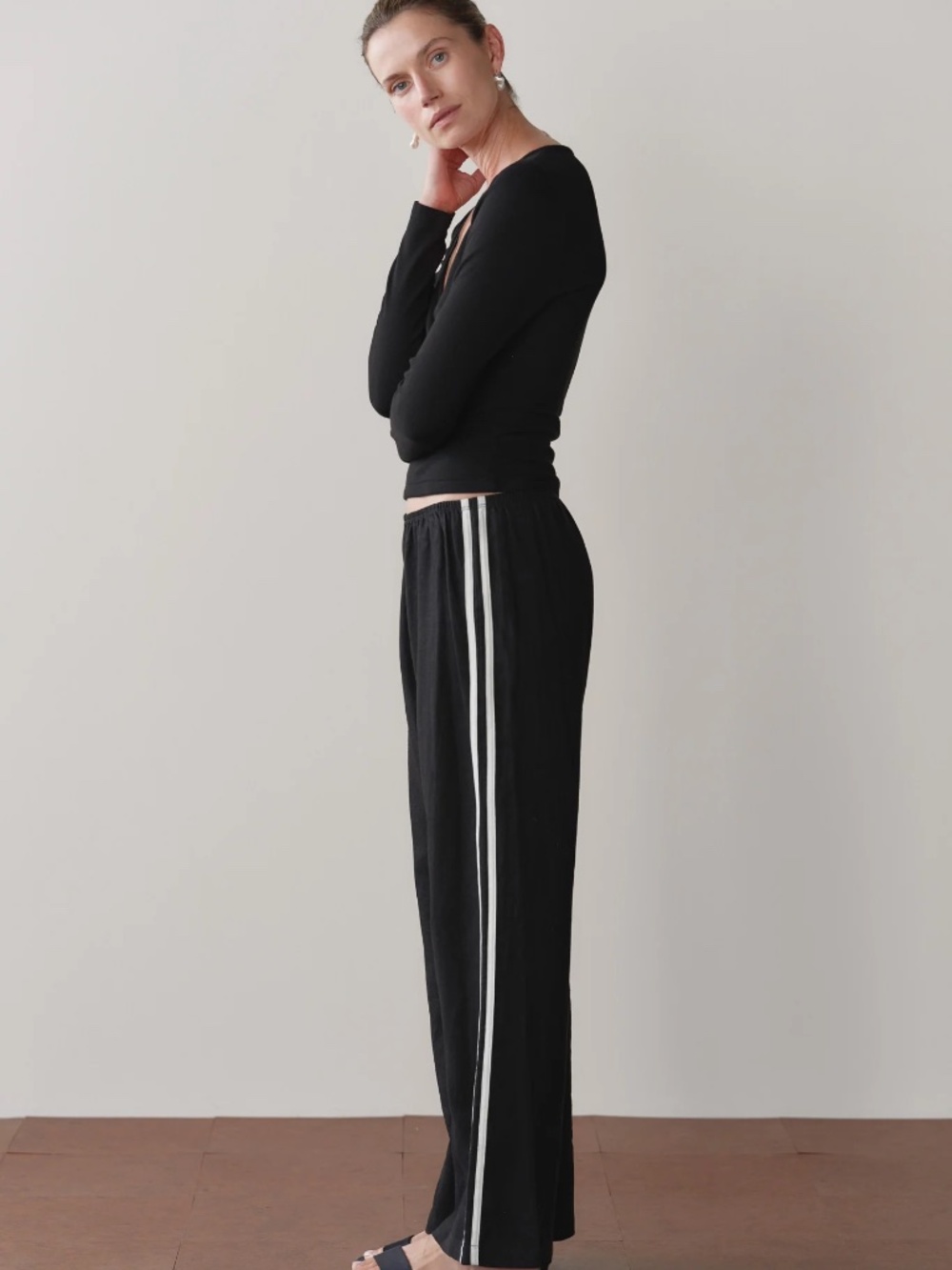 New Donni Linen Crop Stripe Pant in Jet - Picture 2 of 10